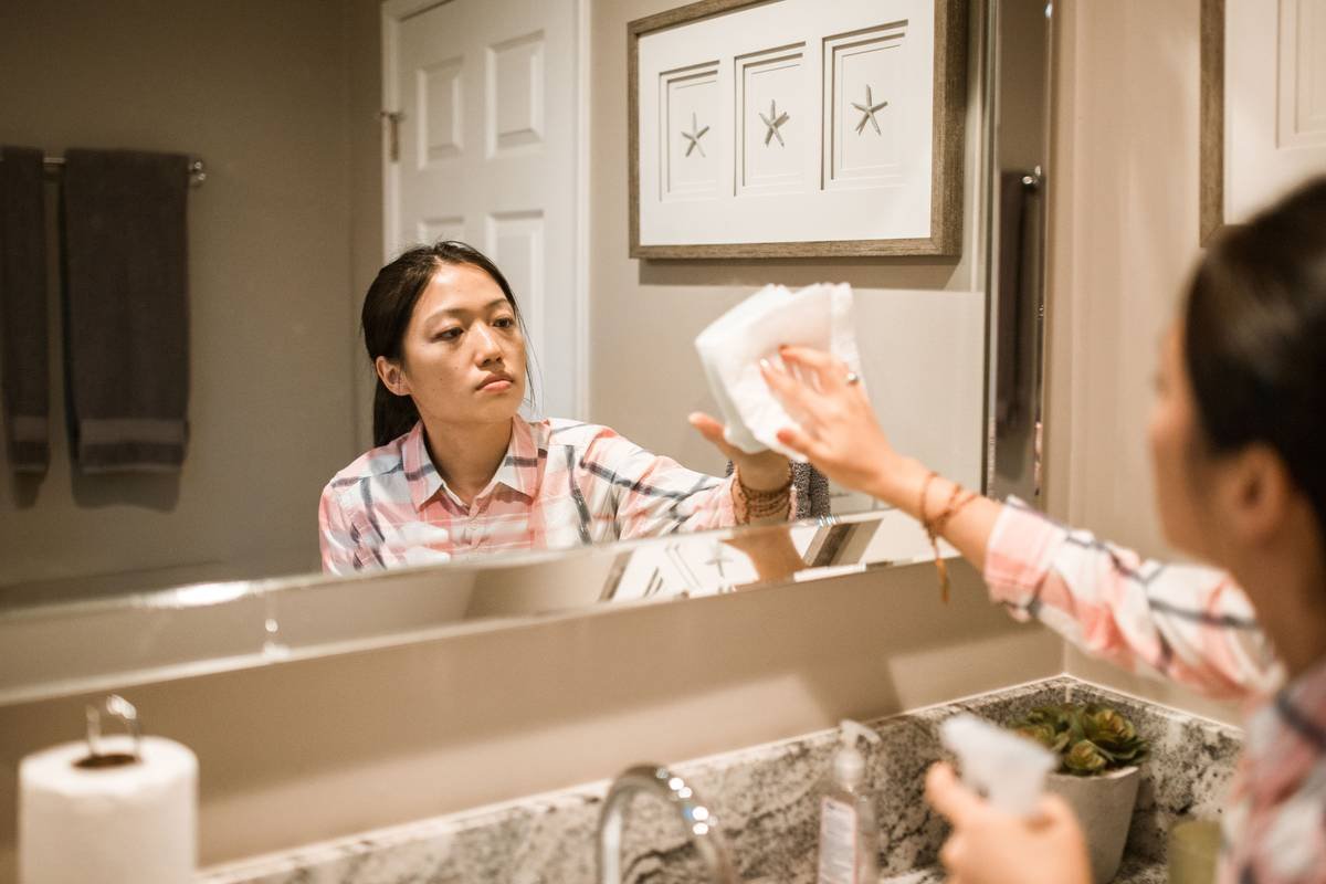 Infographic comparing ingredients in baby wipes vs. dermatologist-formulated disposable body wash wipes showing pH levels, surfactant presence, and common irritants